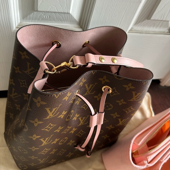 Louis Vuitton Neonoe - Picture 15 of 15